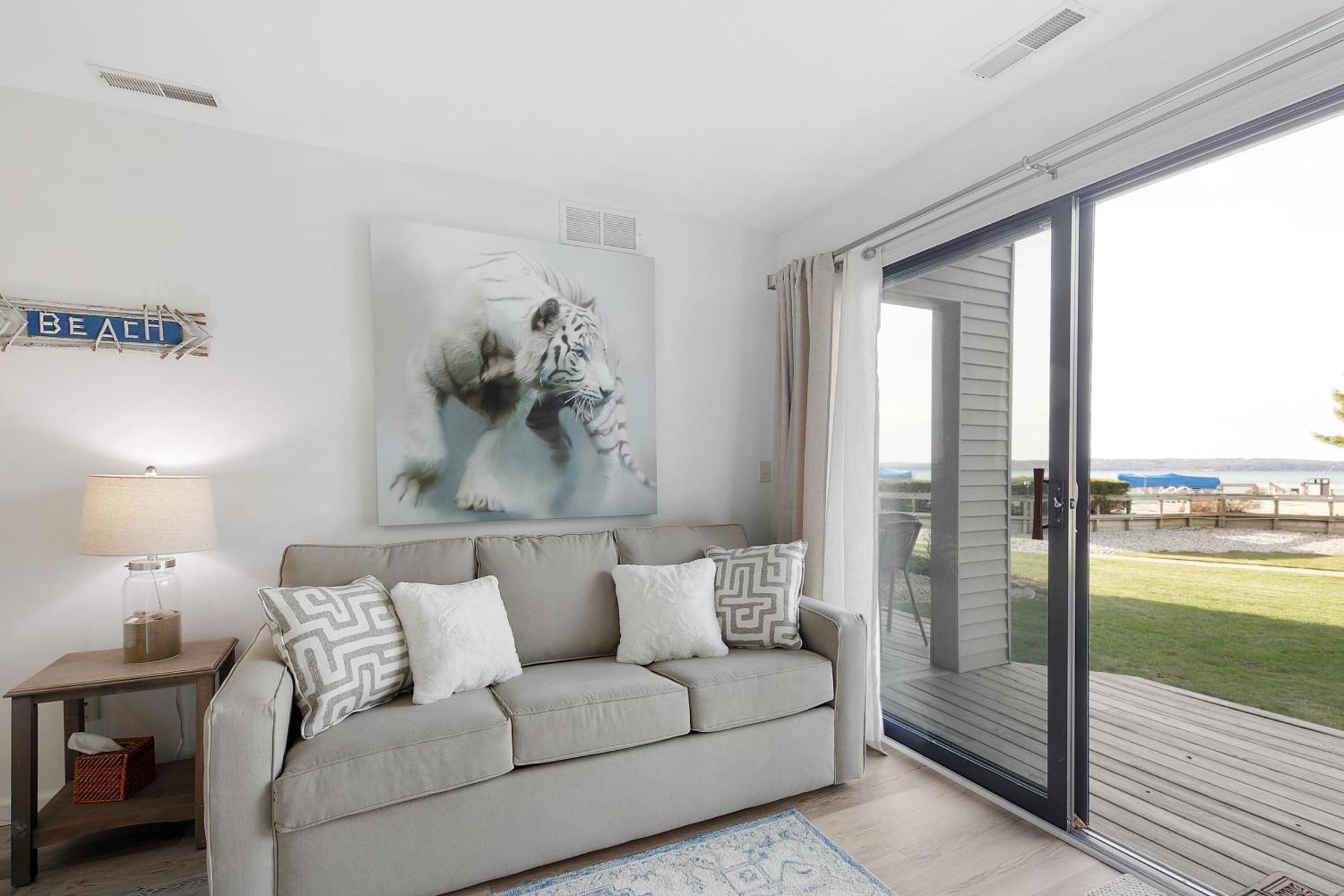 Gorgeous 2 Bedroom Lake View Condo 特拉弗斯城 外观 照片