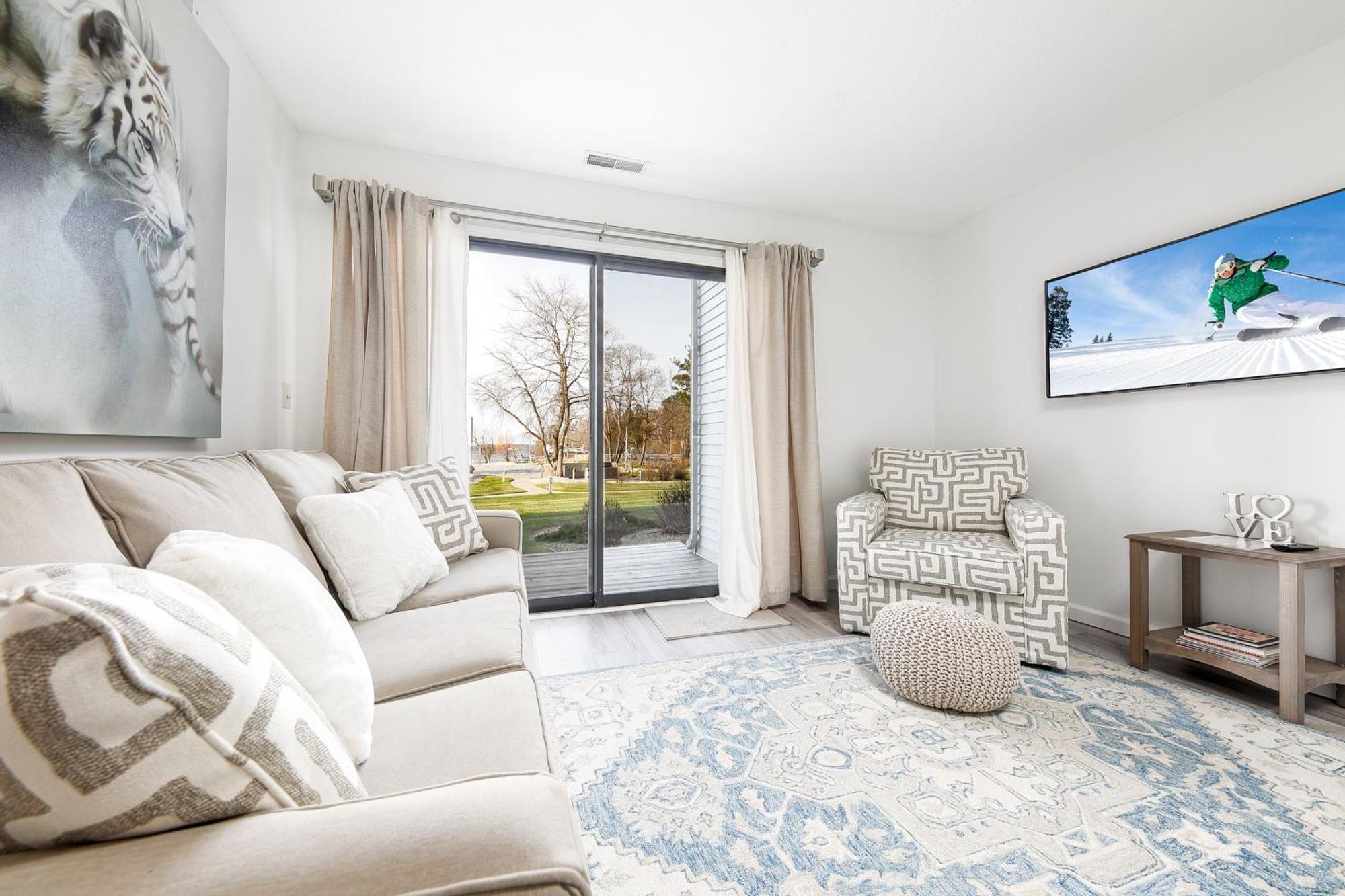 Gorgeous 2 Bedroom Lake View Condo 特拉弗斯城 外观 照片